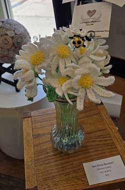 Bee Daisy Bouquet